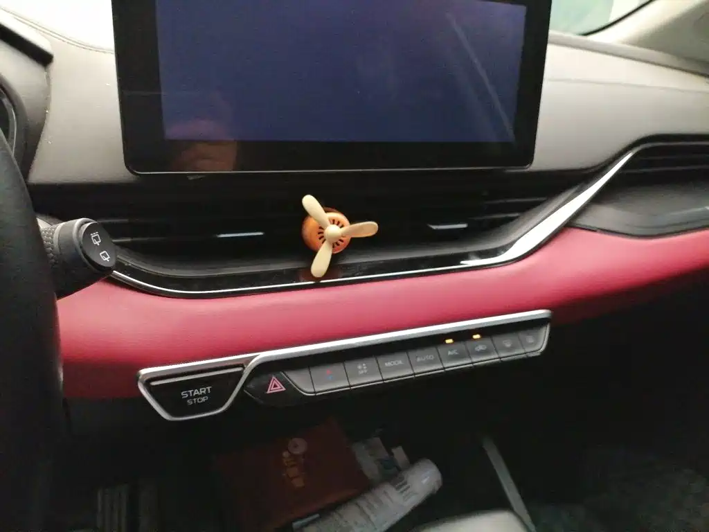Geely Emgrand S — миниатюра 6