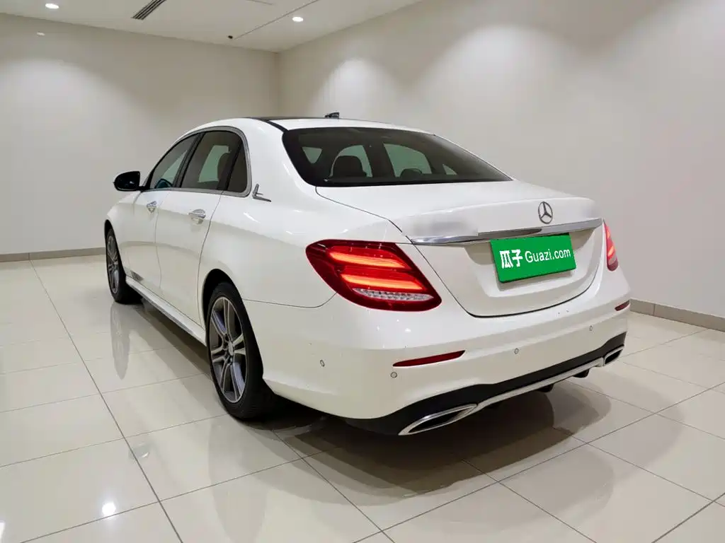 Mercedes-Benz E-Class — миниатюра 4