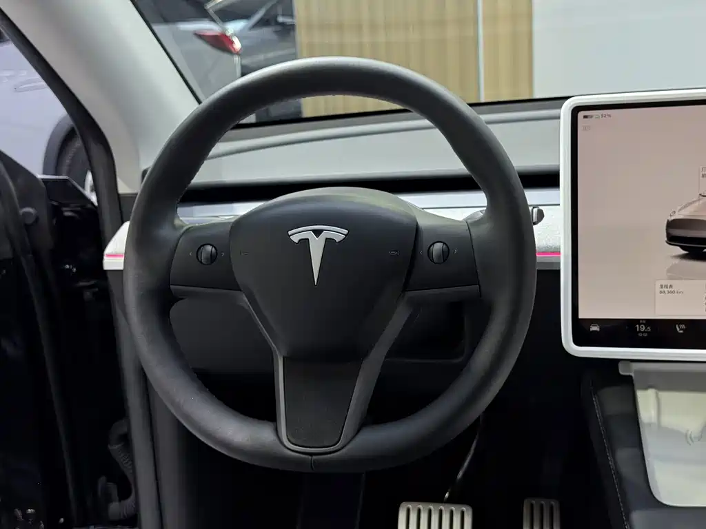Tesla Model Y — миниатюра 13