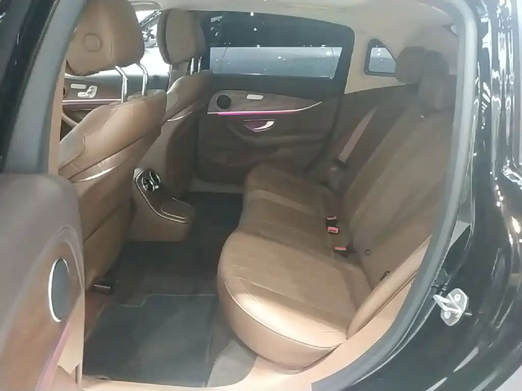 Mercedes-Benz E-Class — миниатюра 17