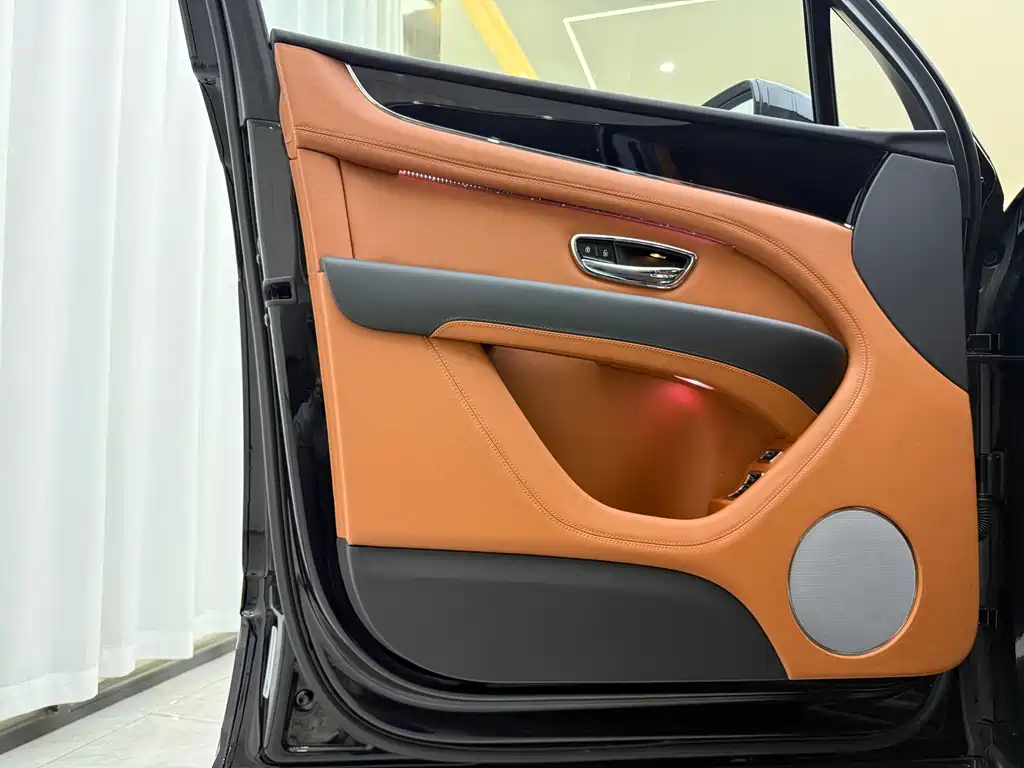Bentley Bentayga — миниатюра 3