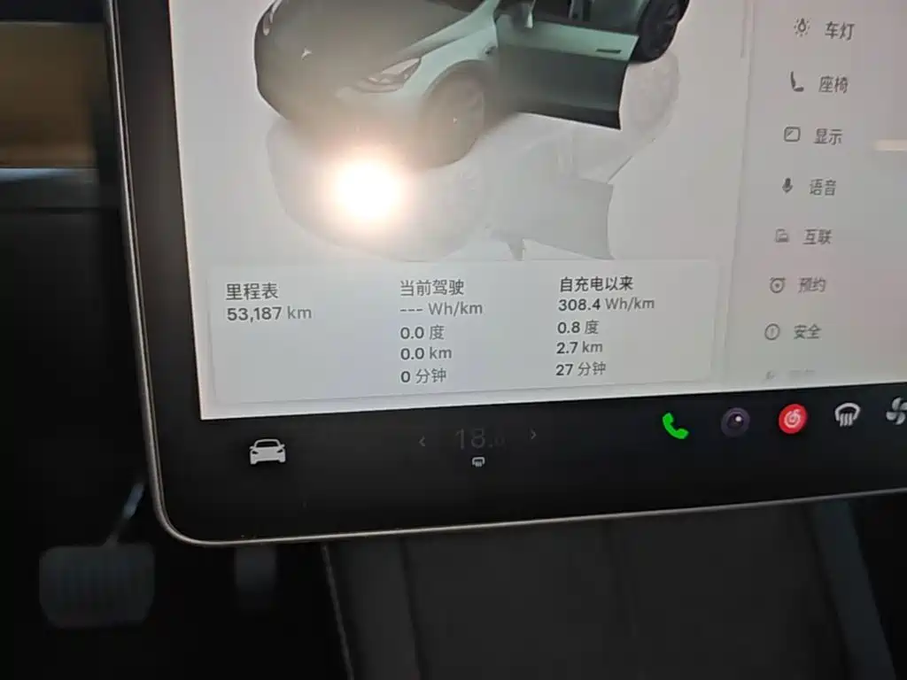 Tesla Model Y — миниатюра 12