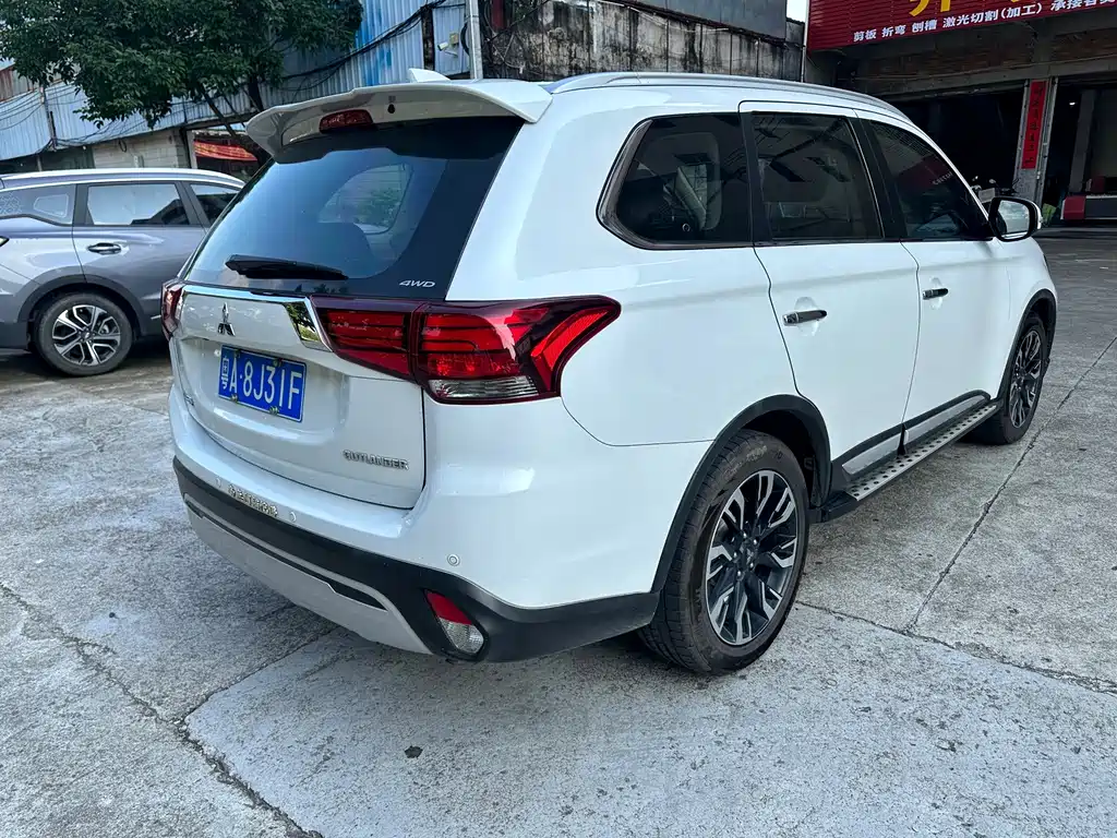 Mitsubishi Outlander — миниатюра 4