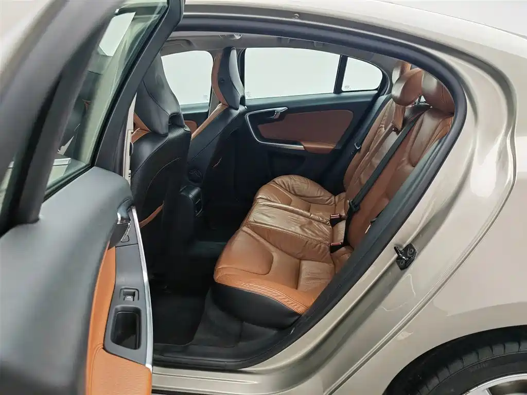 Volvo S60 (Import) — миниатюра 15