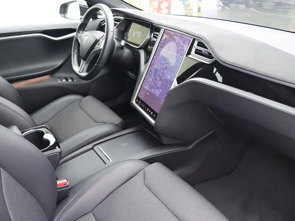 Tesla Model S — миниатюра 10
