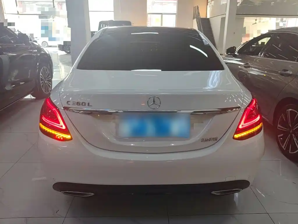 Mercedes-Benz C-Class — миниатюра 6