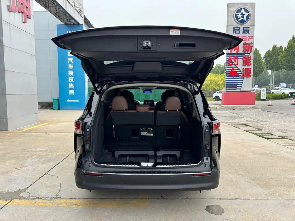 Toyota Sienna — миниатюра 13