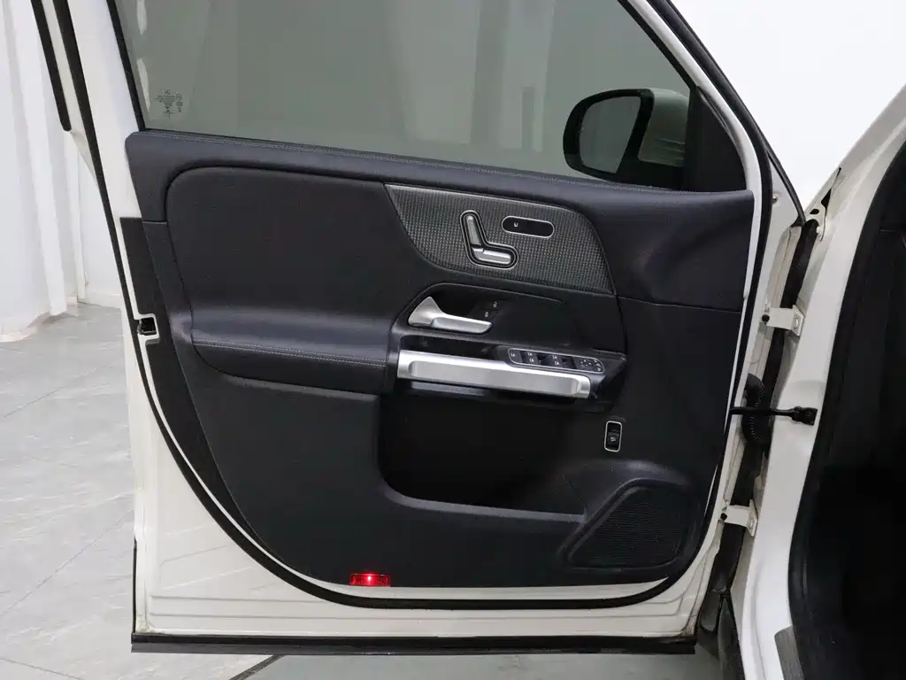 Mercedes-Benz GLB — миниатюра 14