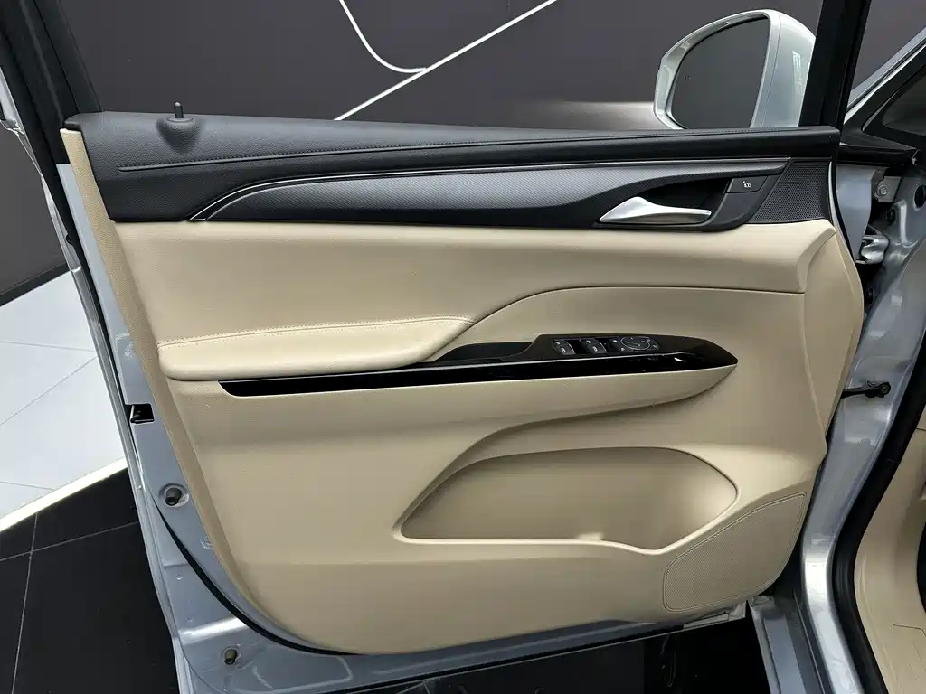 Buick GL8 Hybrid — миниатюра 8