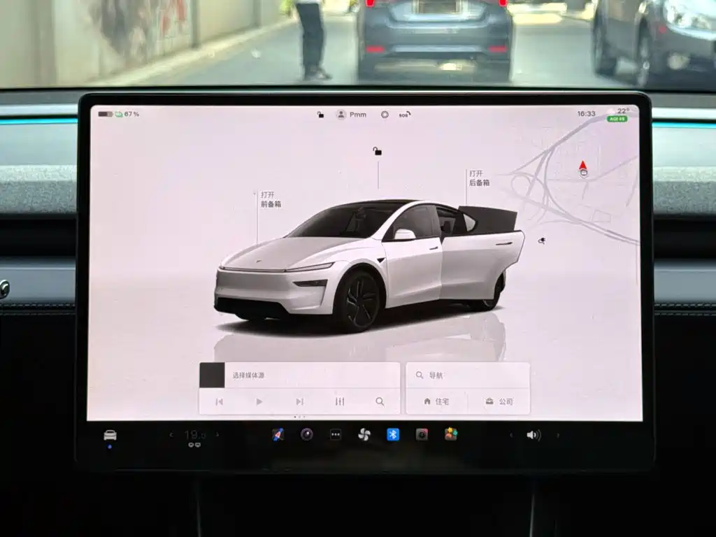 Tesla Model Y — миниатюра 13