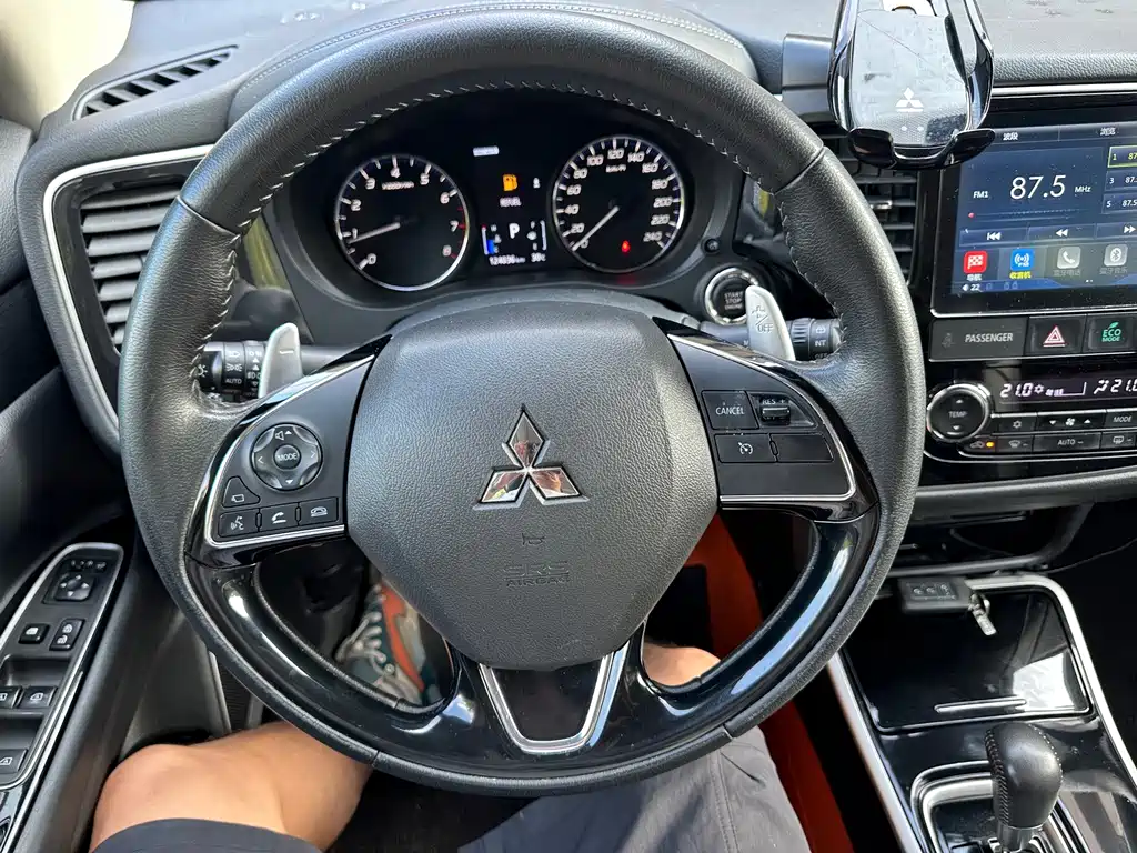 Mitsubishi Outlander — миниатюра 15