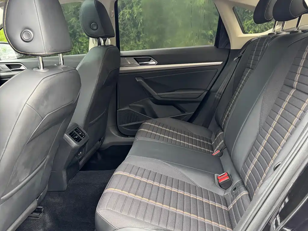 Volkswagen Lavida — миниатюра 5