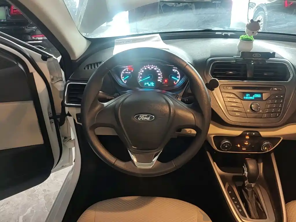 Ford Escort — миниатюра 11