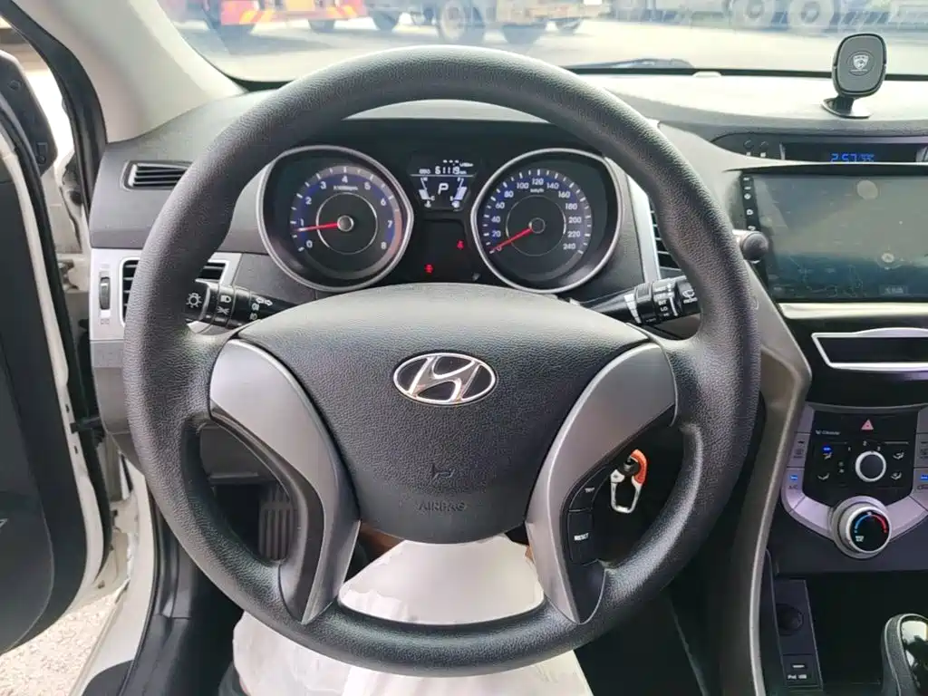 Hyundai Elantra Langdong — миниатюра 11