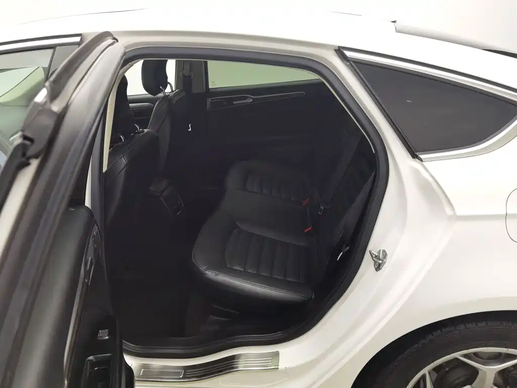 Ford Mondeo — миниатюра 15