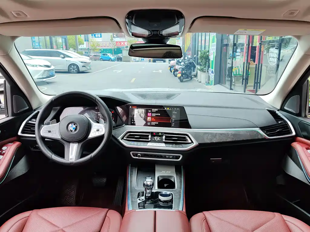 BMW X5 2022 xDrive 30Li Premium M Sport