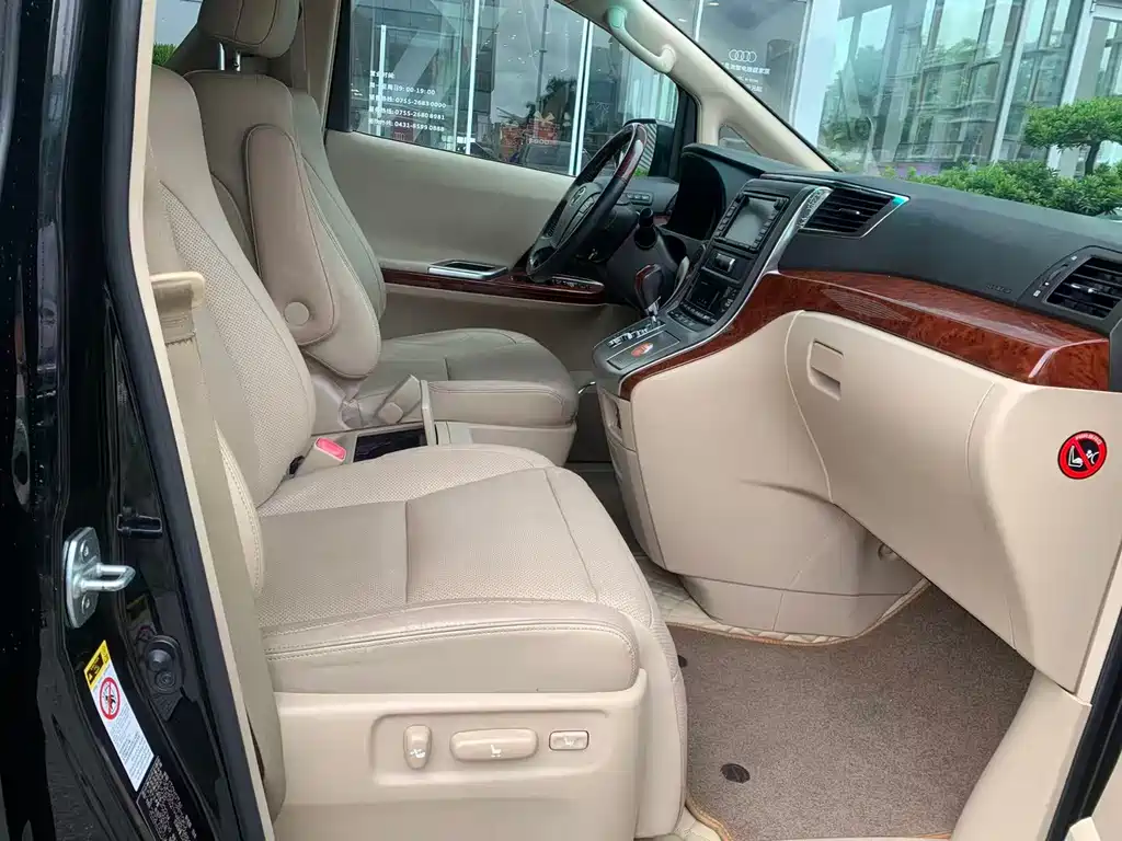 Toyota Alphard 2011 3.5L Luxury