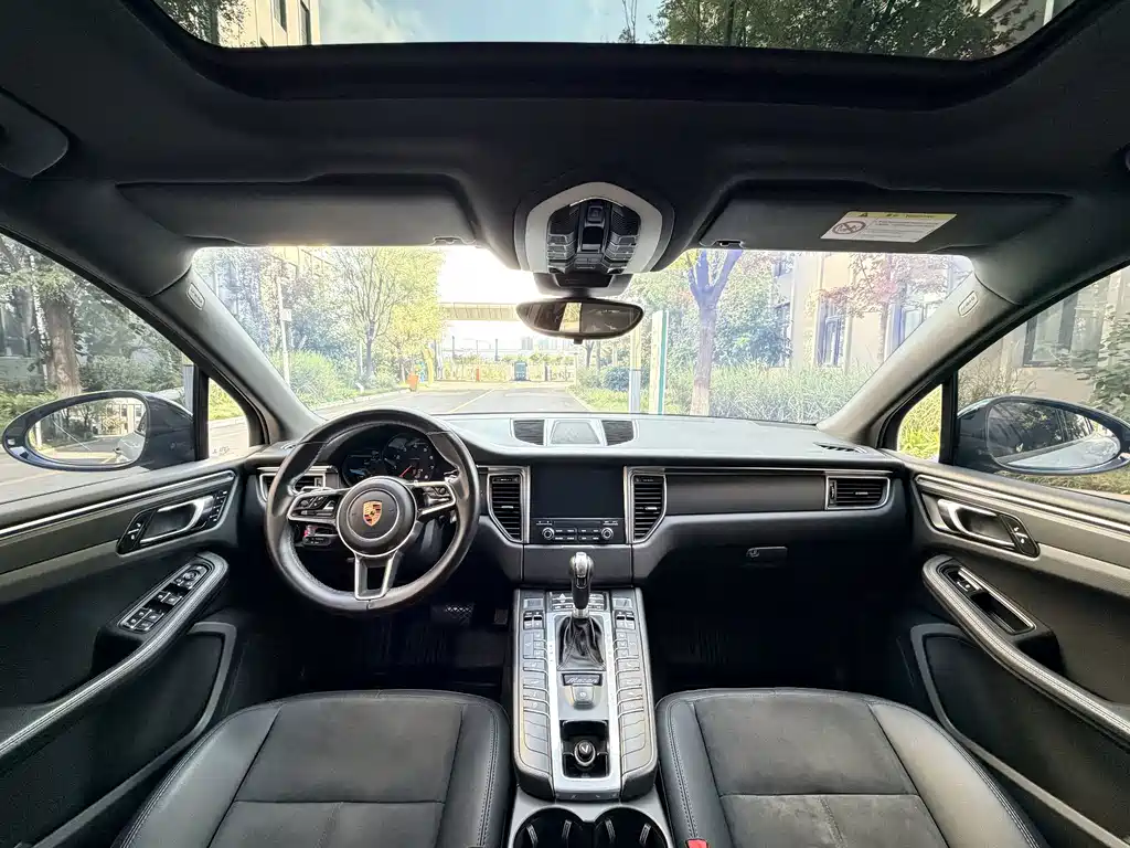 Porsche Macan — миниатюра 5