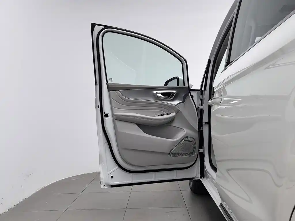 Roewe iMAX8 New Energy — миниатюра 8