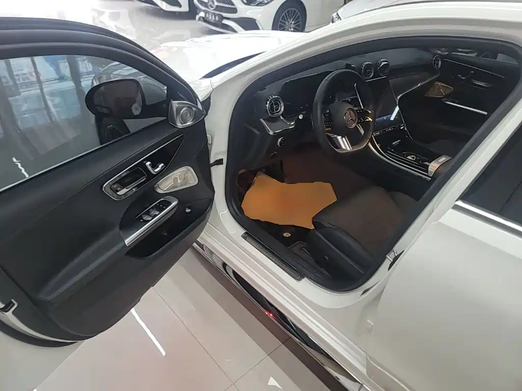 Mercedes-Benz C-Class — миниатюра 16