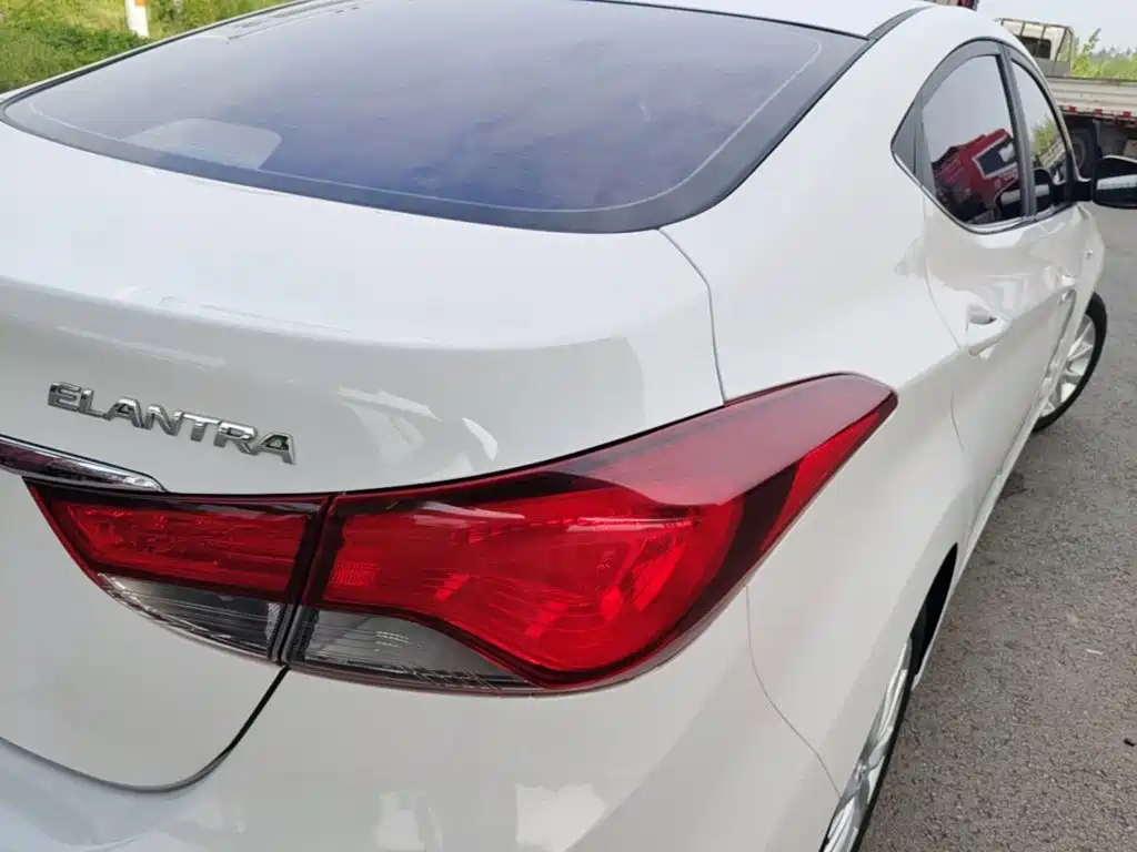 Hyundai Elantra Langdong — миниатюра 8
