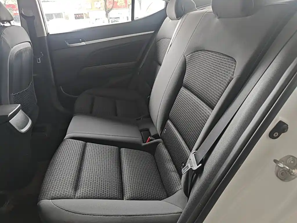 Hyundai Elantra — миниатюра 17