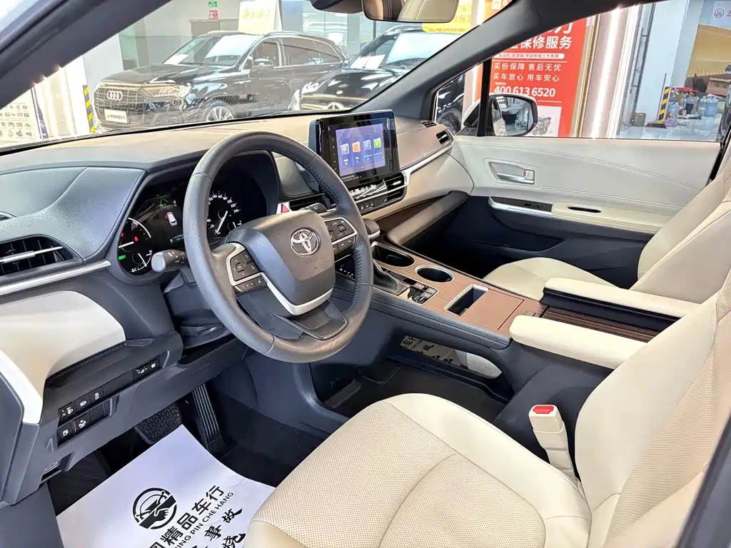 Toyota Sienna — миниатюра 10
