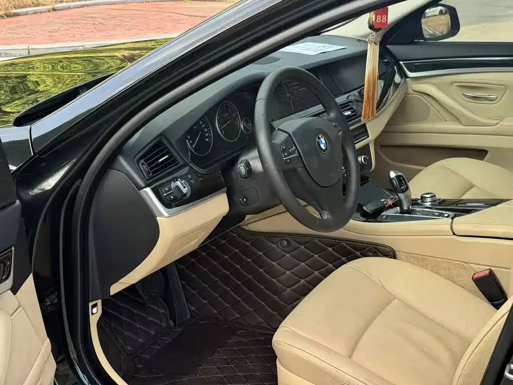 BMW 5 Series — миниатюра 9
