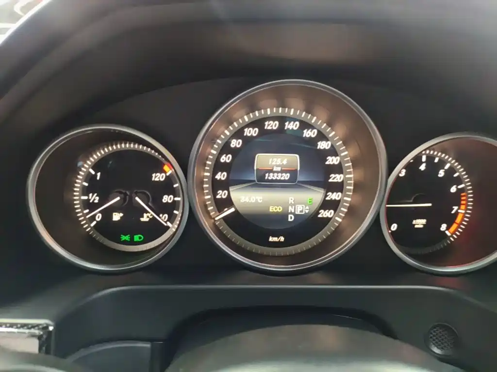 Mercedes-Benz E-Class — миниатюра 12