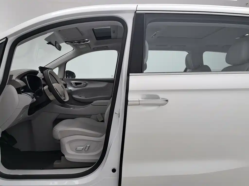 Roewe iMAX8 New Energy — миниатюра 10