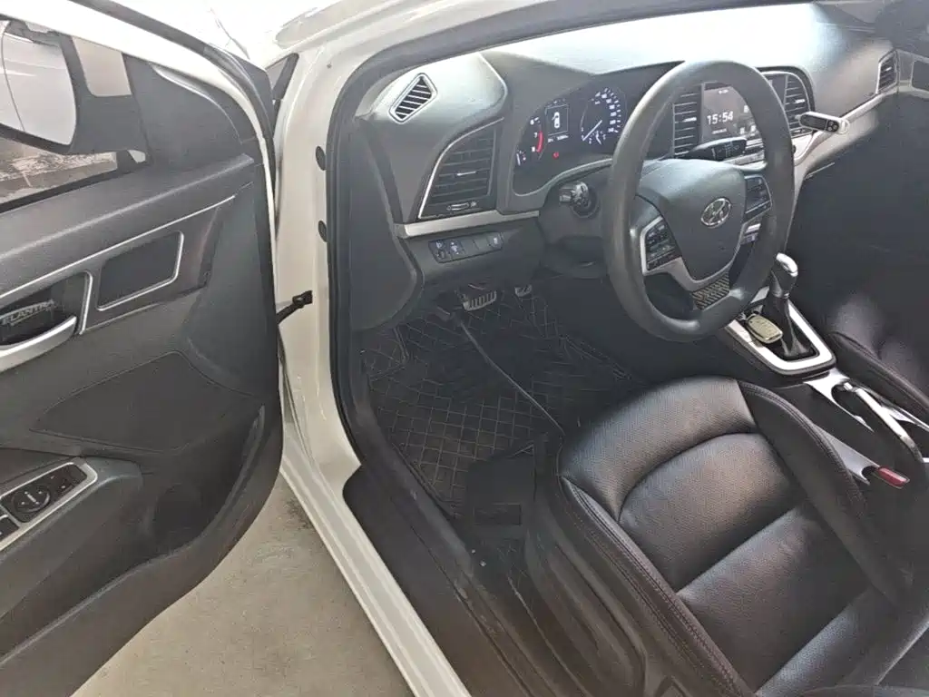 Hyundai Elantra — миниатюра 16
