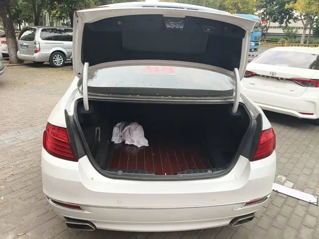BMW 5 Series — миниатюра 19