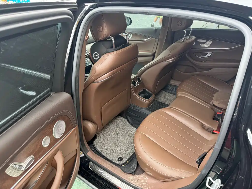 Mercedes-Benz E-Class — миниатюра 7