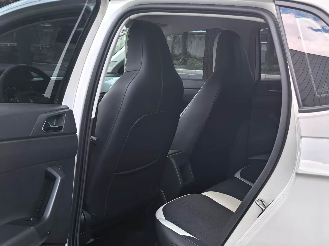Volkswagen Polo 1.5 л 2021 г. Белый, пробег 30000 км