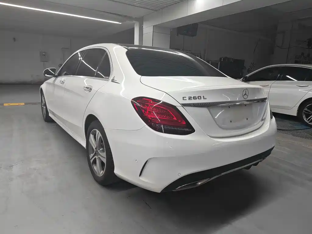 Mercedes-Benz C-Class — миниатюра 13