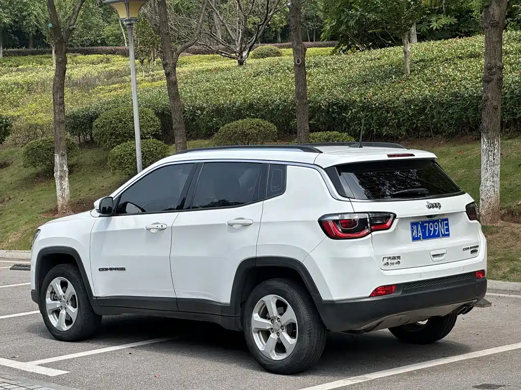 Jeep Compass — миниатюра 7