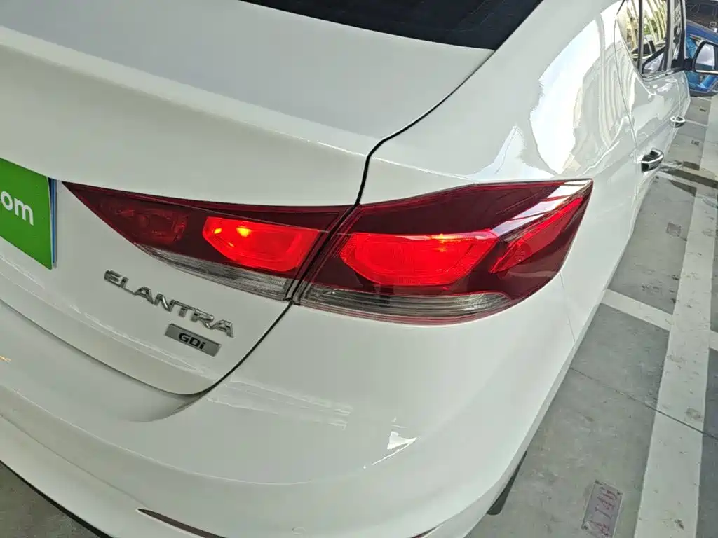 Hyundai Elantra — миниатюра 8