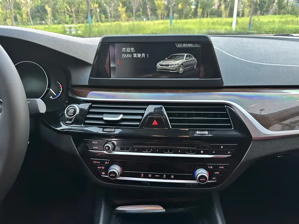 BMW 5 Series — миниатюра 24