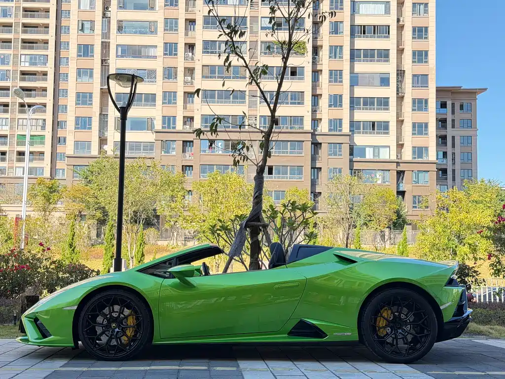 LAMBORGHINI HURACÁN