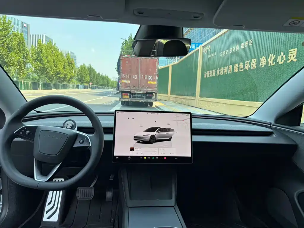Tesla Model 3 — миниатюра 6