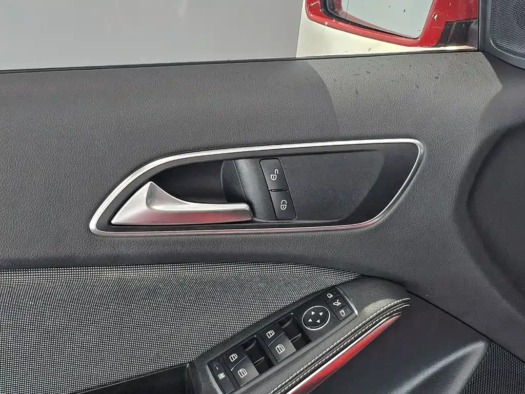 Mercedes-Benz A-Class (Import) — миниатюра 12
