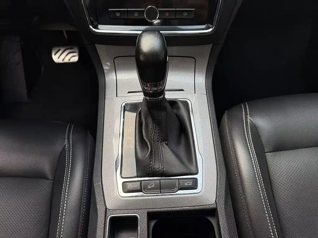 Roewe RX5 — миниатюра 12