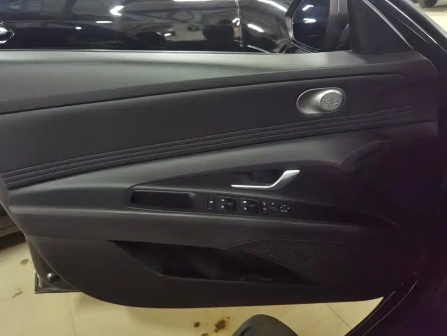 Hyundai Elantra — миниатюра 7