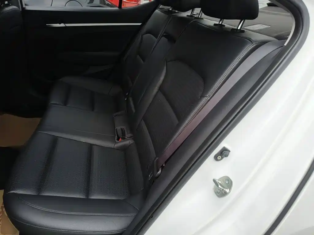Hyundai Elantra — миниатюра 17