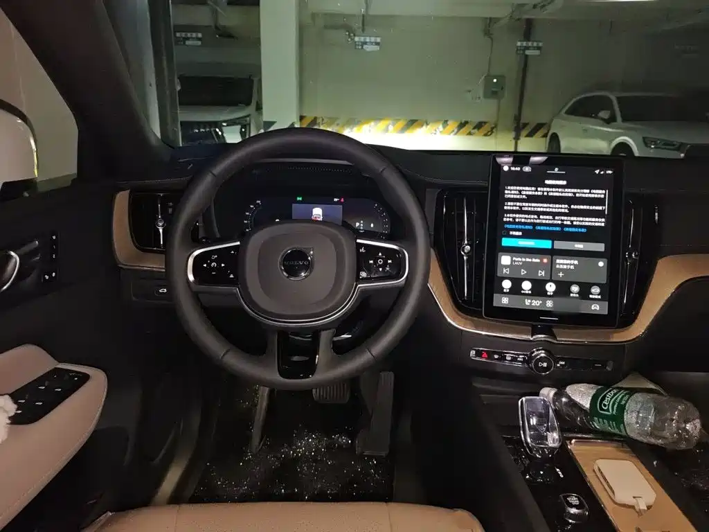 Volvo XC60 — миниатюра 11