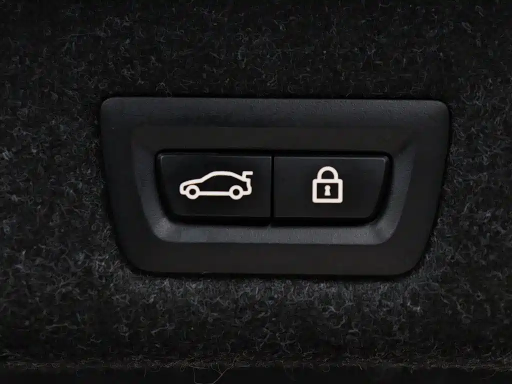BMW 5 Series New Energy — миниатюра 11