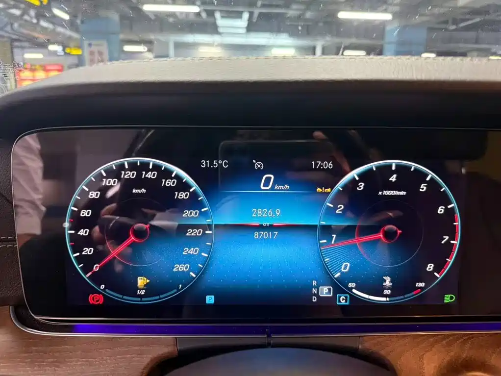 Mercedes-Benz E-Class — миниатюра 8