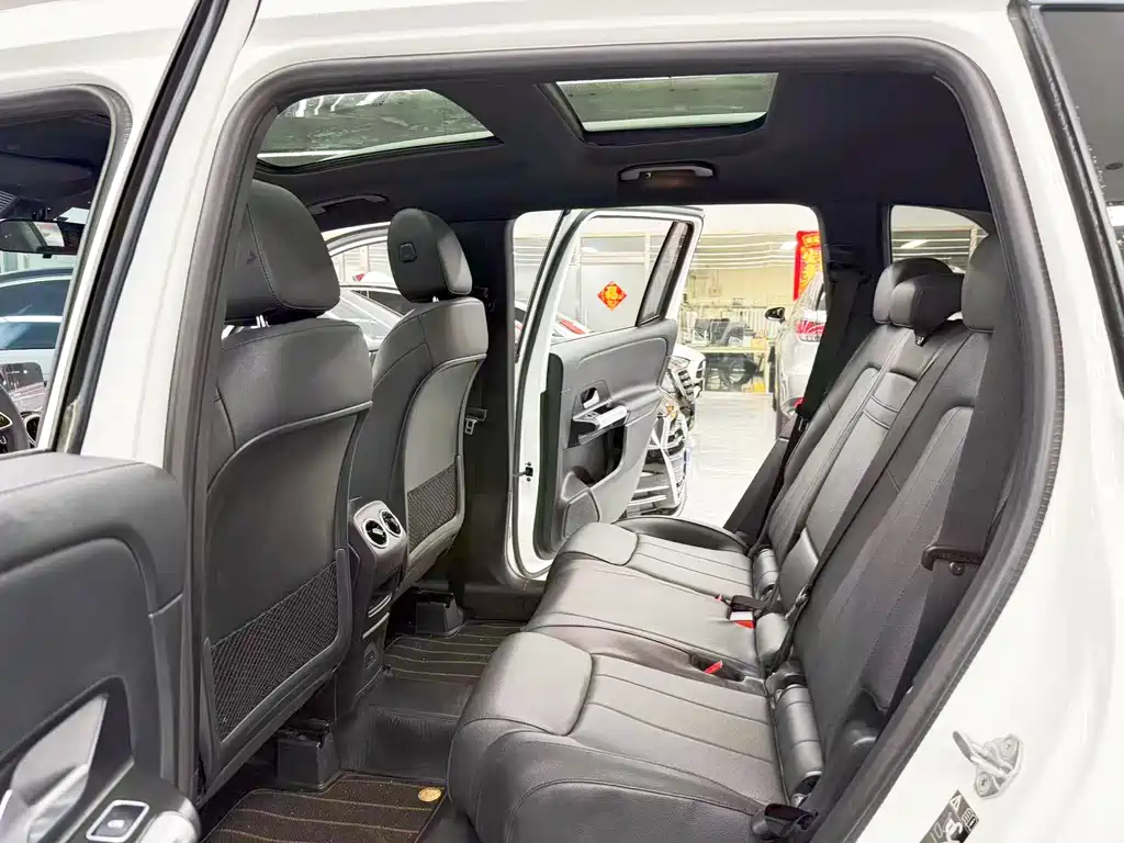 Mercedes-Benz GLB — миниатюра 8