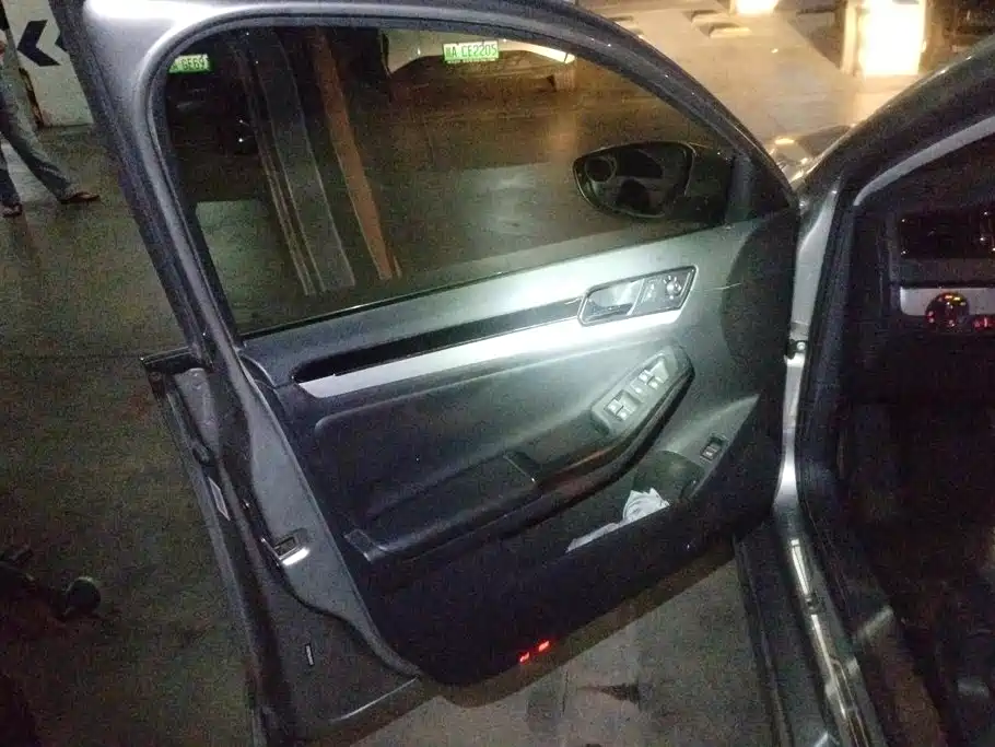 Volkswagen Sagitar — миниатюра 7