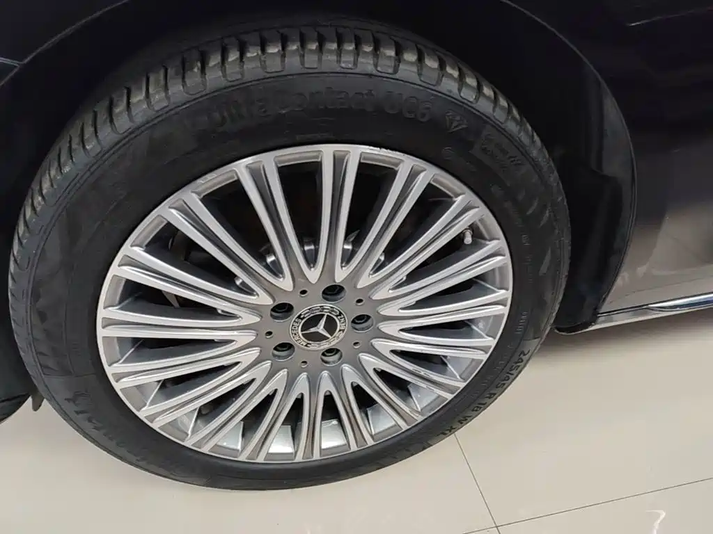 Mercedes-Benz E-Class — миниатюра 23